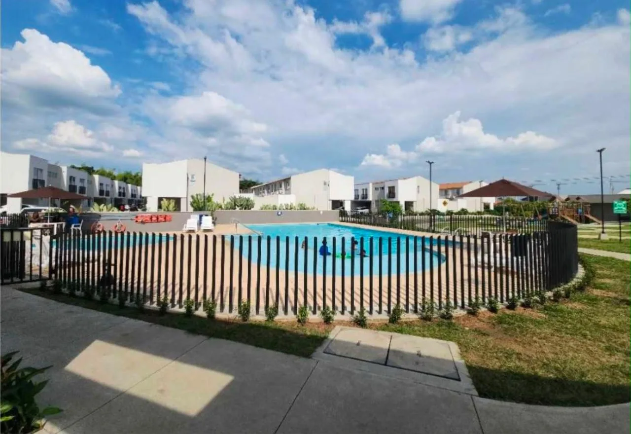 Piscina del conjunto Tangara en Ciudad Country, Jamundí