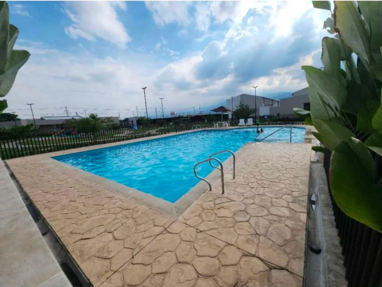 Piscina del conjunto Tangara