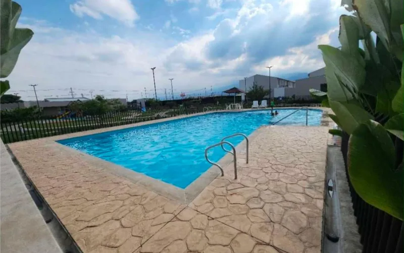 Piscina del conjunto Tangara